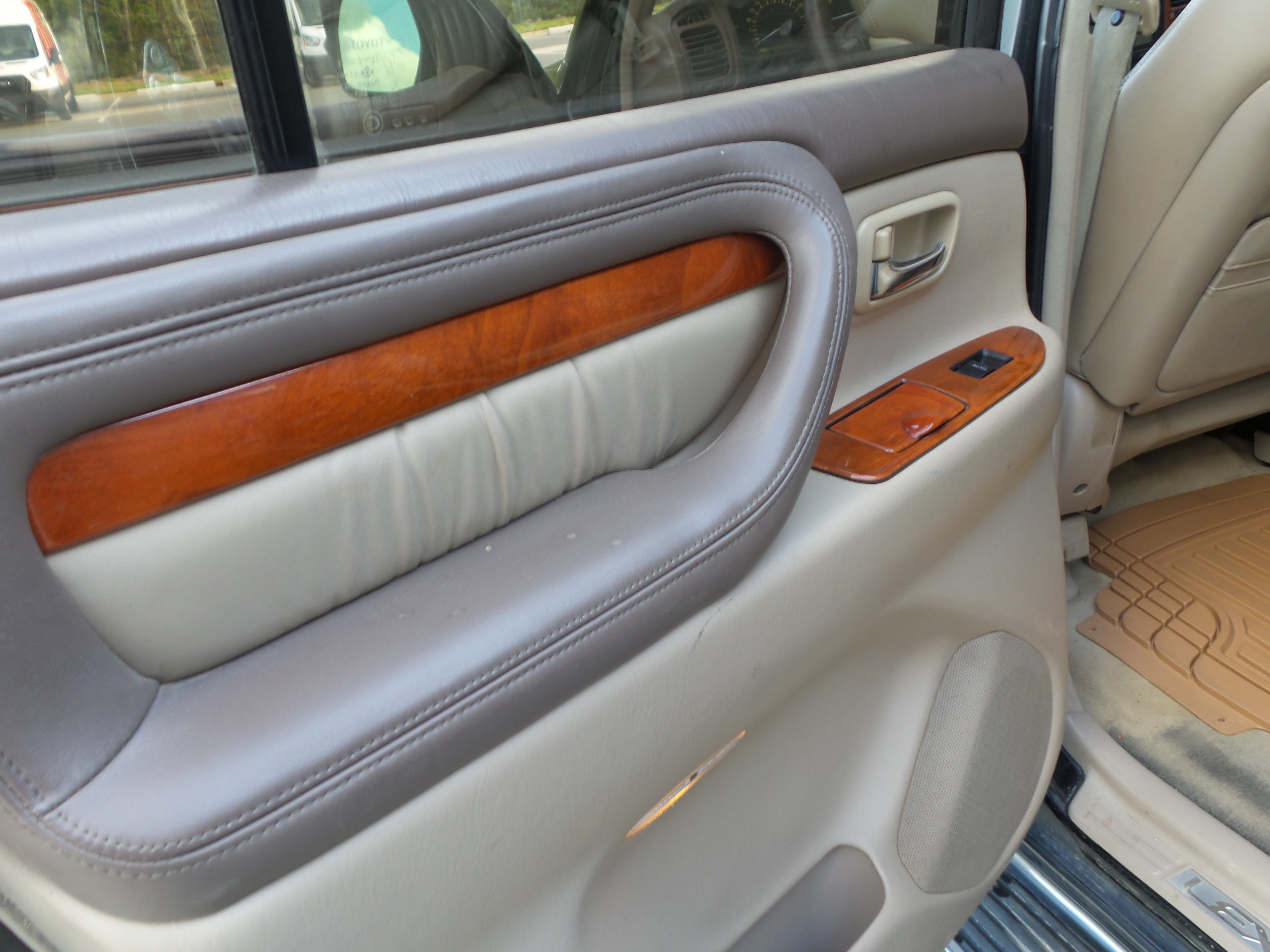 Used 1999 Lexus LX 470 4WD image 21