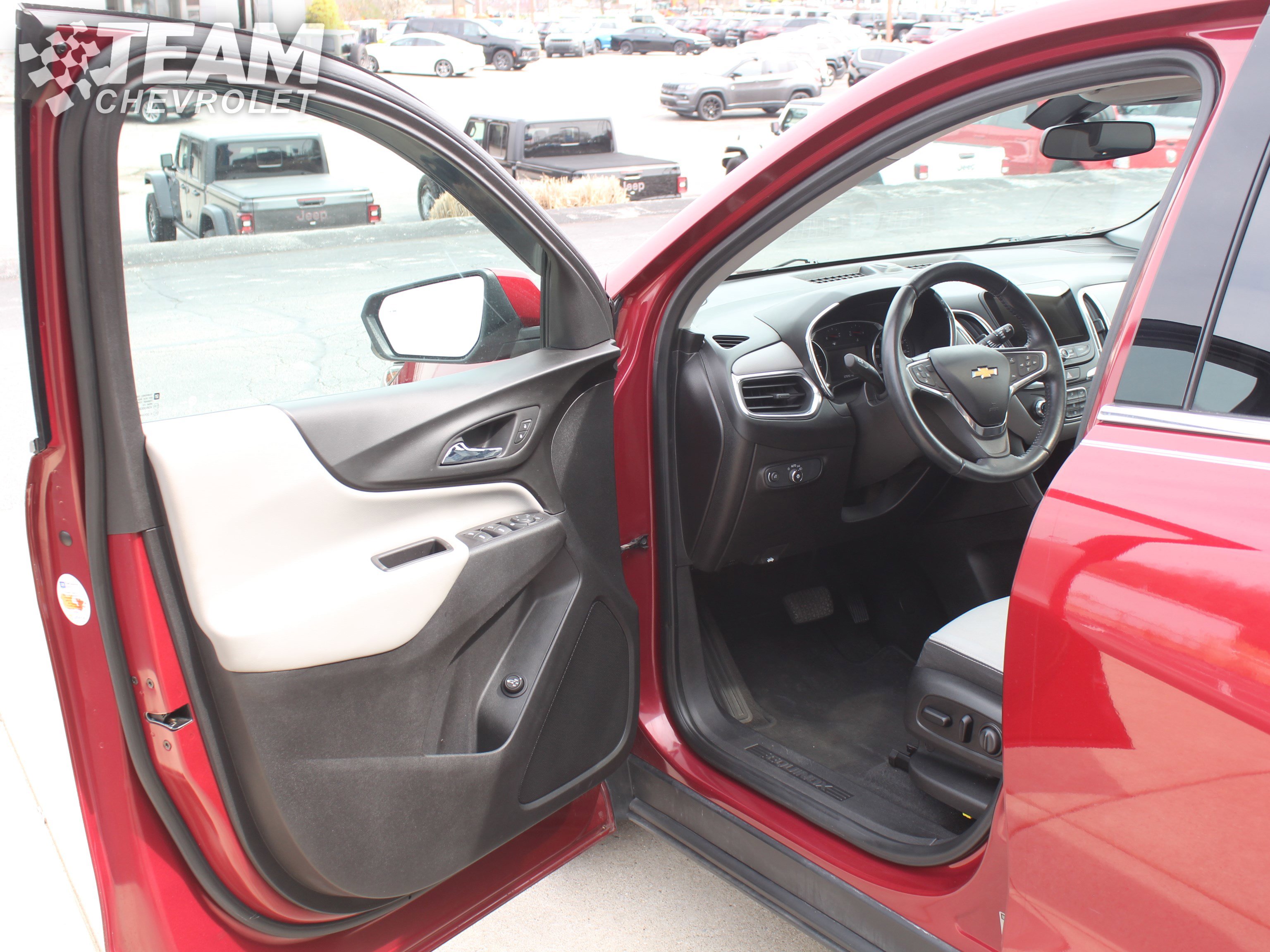 Used 2018 Chevrolet Equinox LT w/ Sun & Infotainment Package image 10