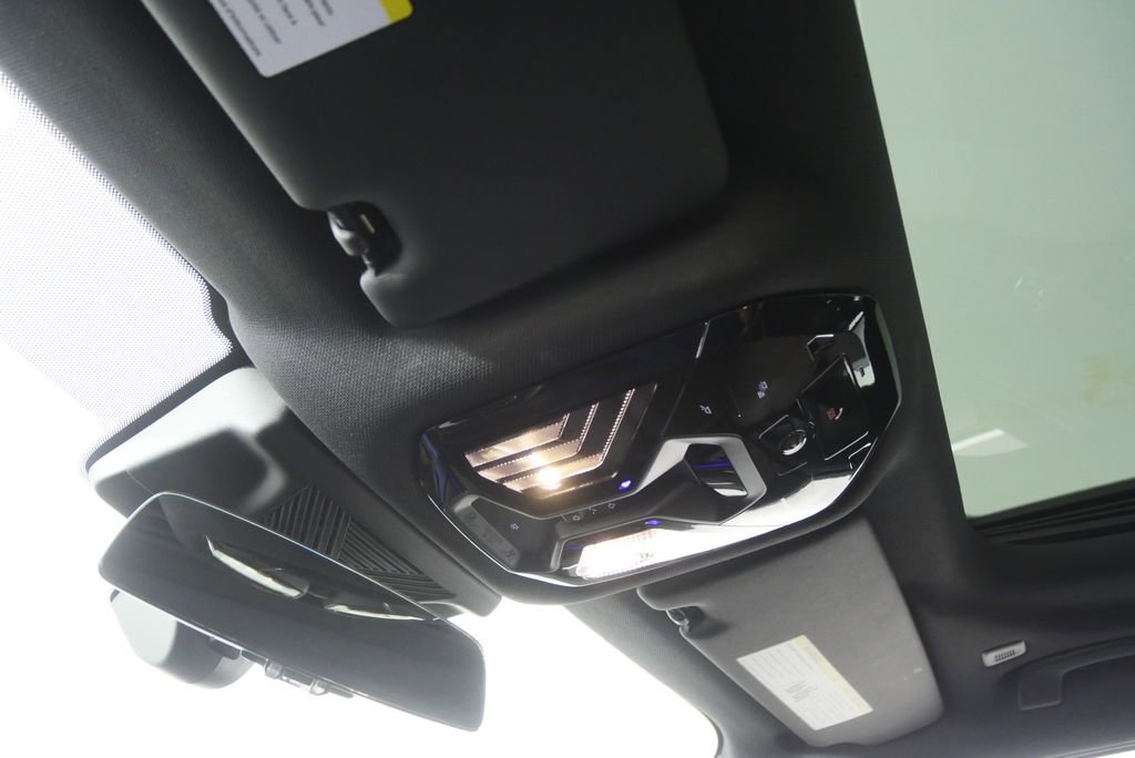 Certified 2025 BMW 530i RWD image 21