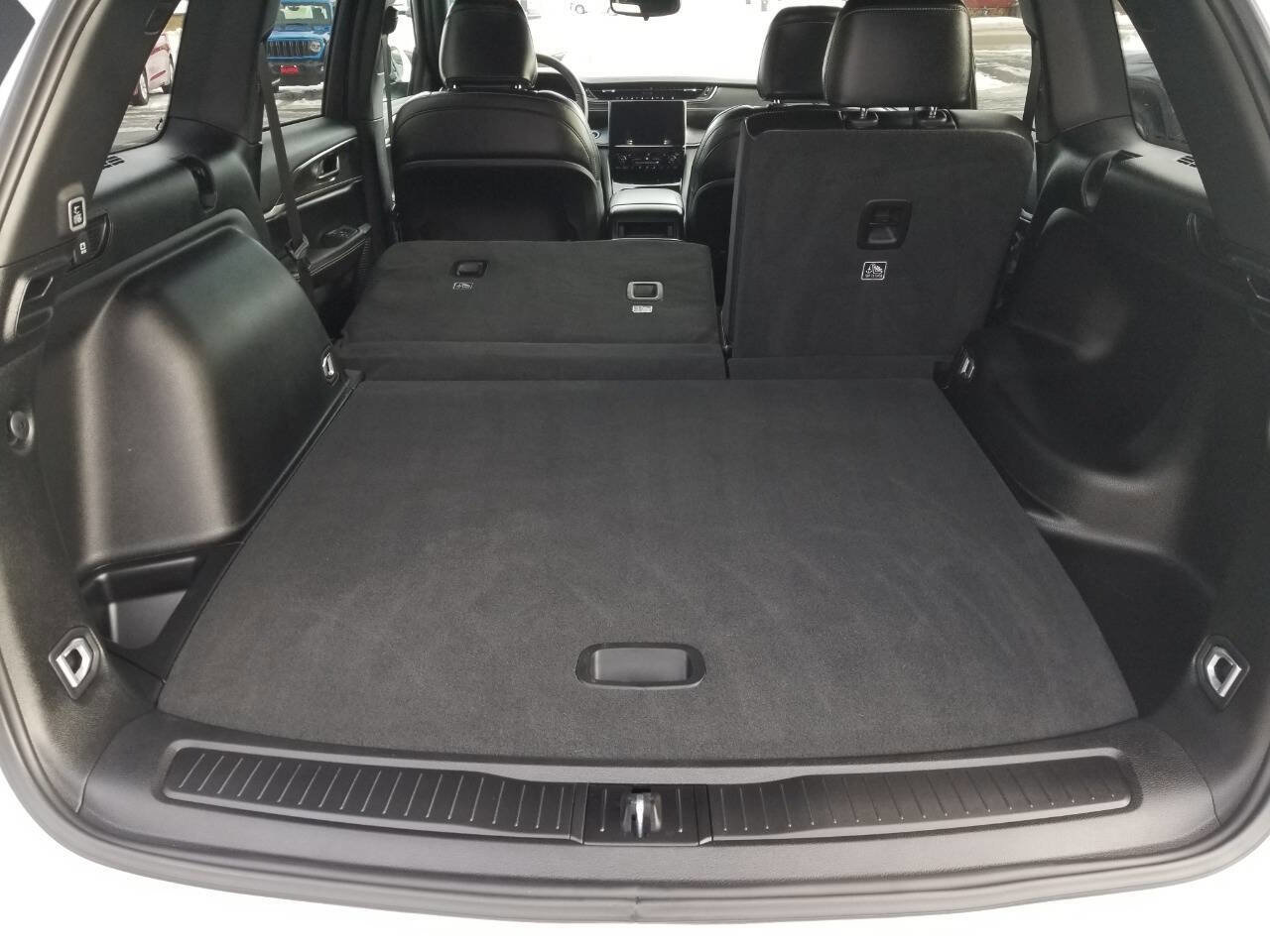 Certified 2024 Jeep Grand Cherokee Limited image 14