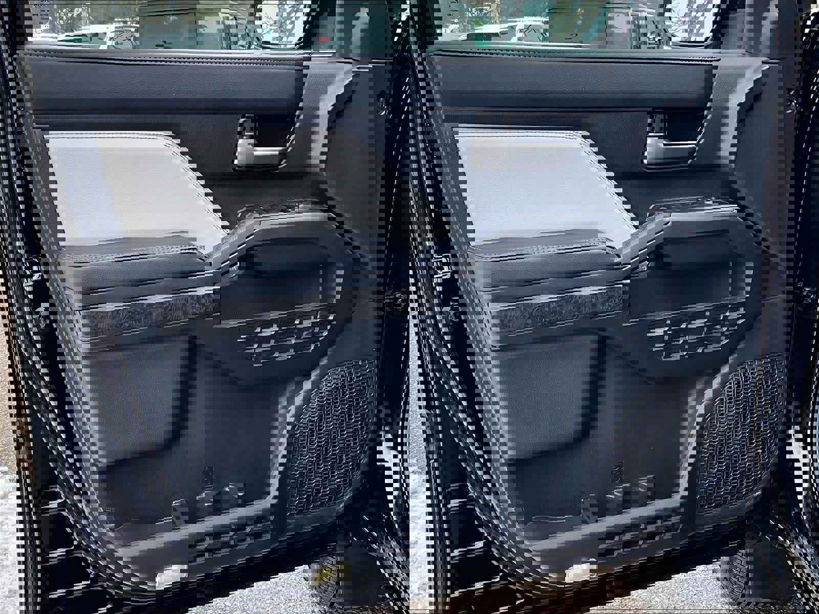 Used 2025 Toyota Tacoma Limited image 9