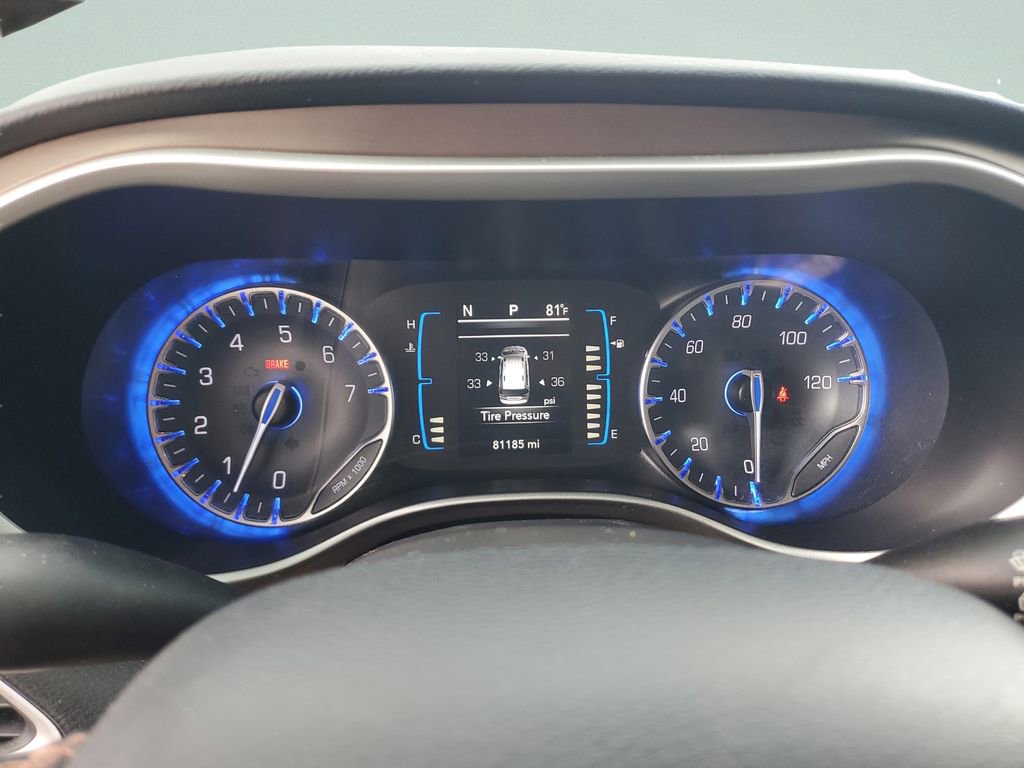 Used 2017 Chrysler Pacifica Touring-L w/ Tire & Wheel Group image 30