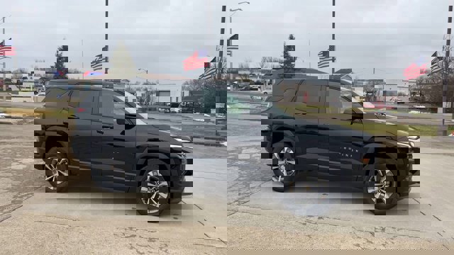 New 2026 Chevrolet Equinox LT w/ Convenience Package II image 2