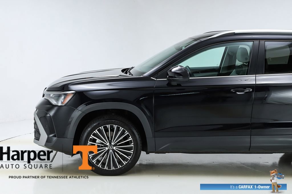 Used 2025 Volkswagen Taos SE image 3