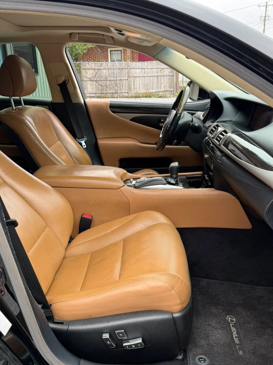 Used 2013 Lexus LS 460 w/ Comfort Pkg RWD image 9