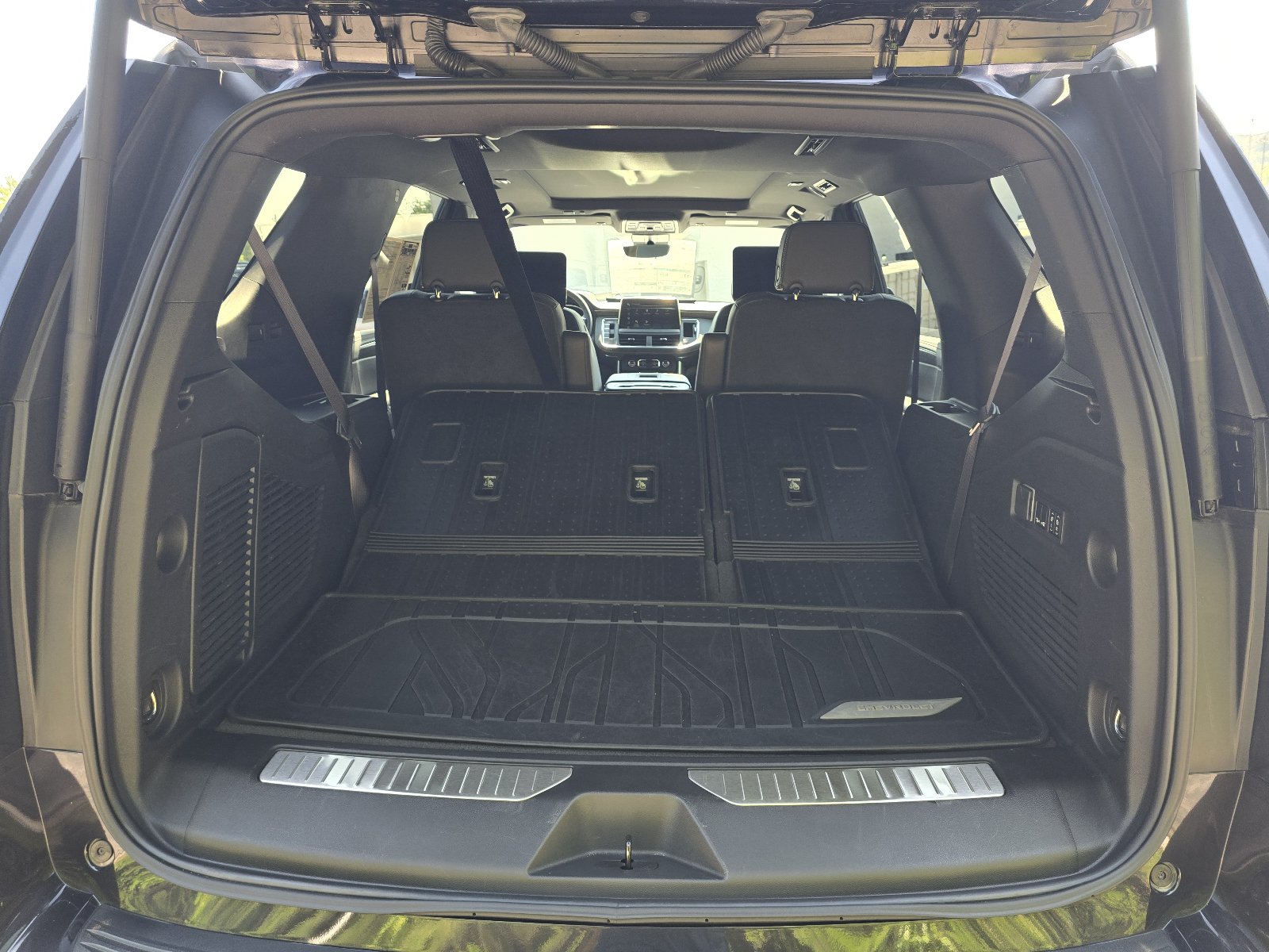 Used 2024 Chevrolet Tahoe Premier AWD/4WD image 25