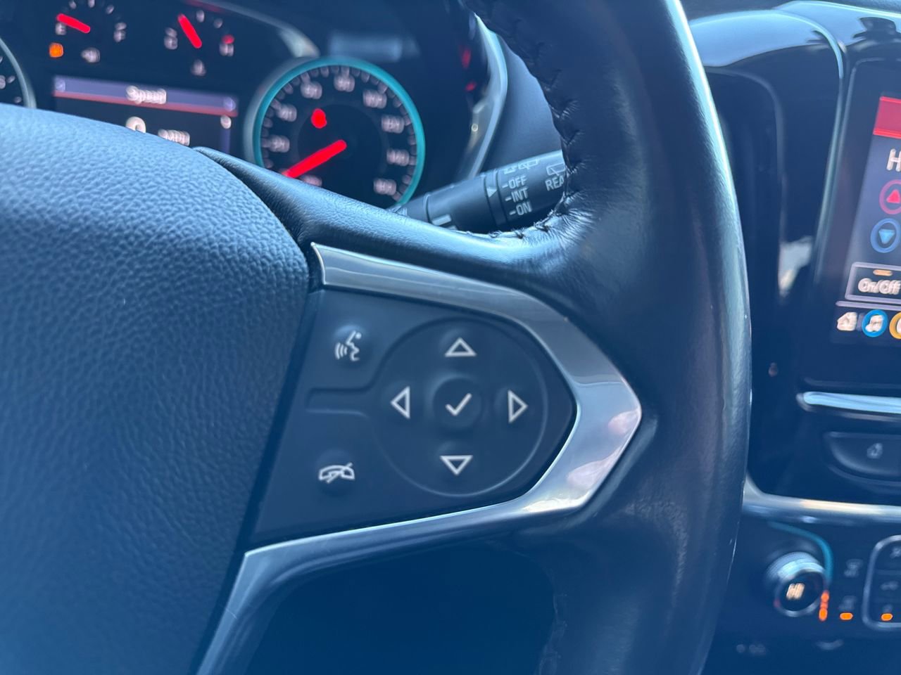 Used 2020 Chevrolet Traverse LT w/ LT Premium Package image 28