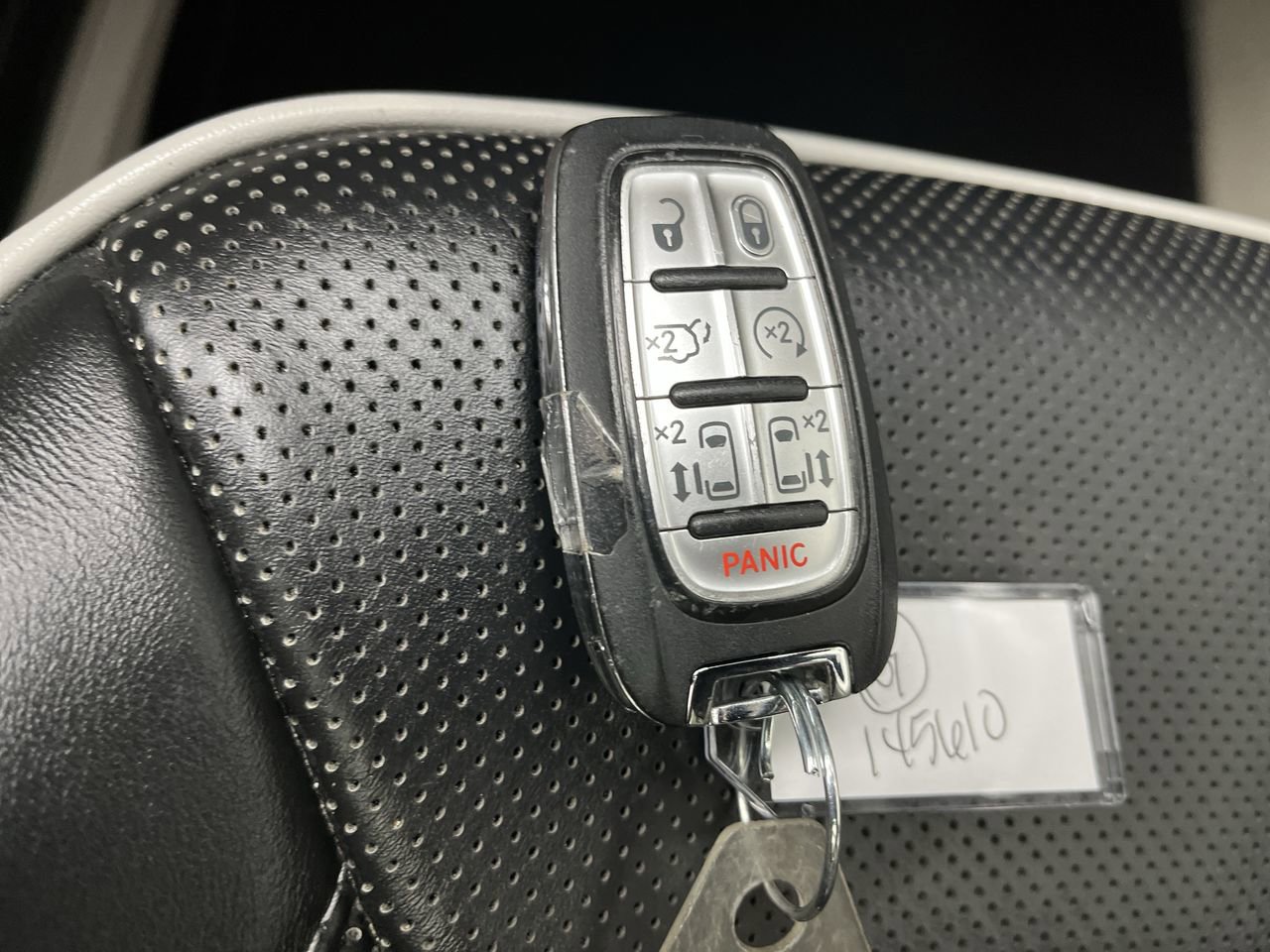 Used 2024 Chrysler Pacifica Limited FWD image 30