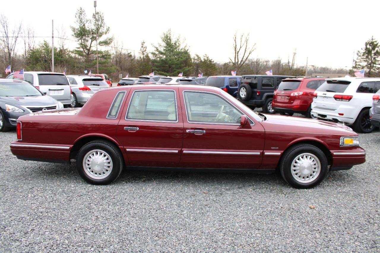 Used 1996 Lincoln Town Car Signature image 6