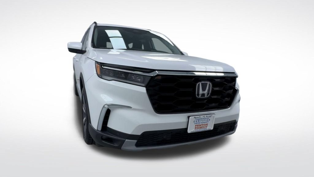 Used 2024 Honda Pilot Touring image 2