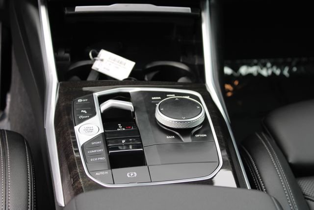 Used 2023 BMW 330i Sedan w/ Convenience Package image 15