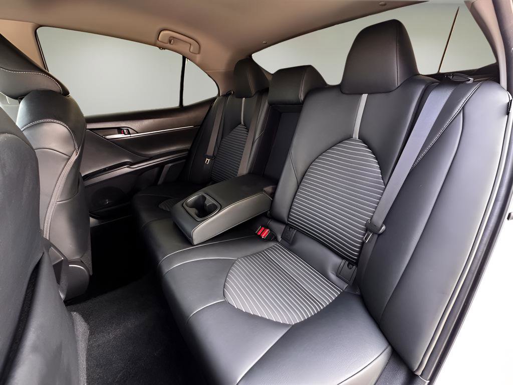 Used 2020 Toyota Camry SE image 19