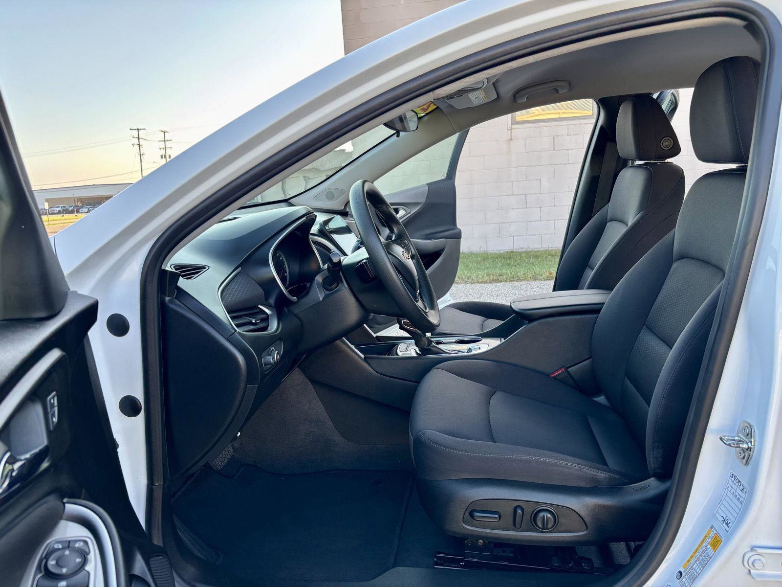 Used 2023 Chevrolet Malibu LT image 7