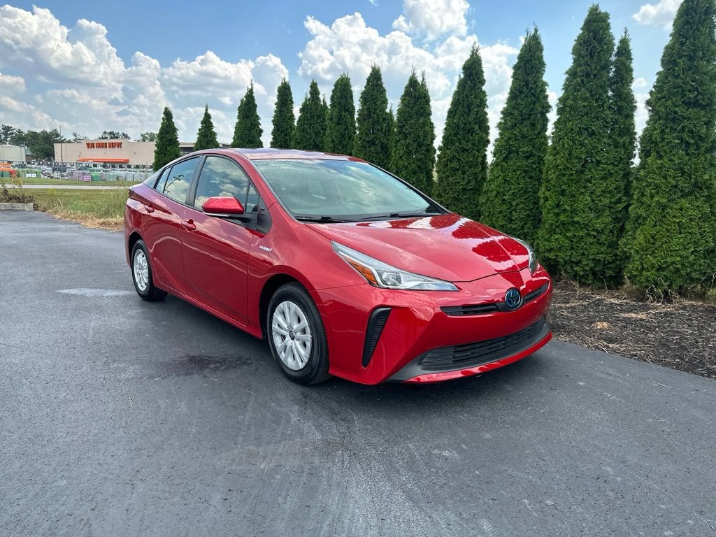 Used 2021 Toyota Prius L Eco FWD image 2