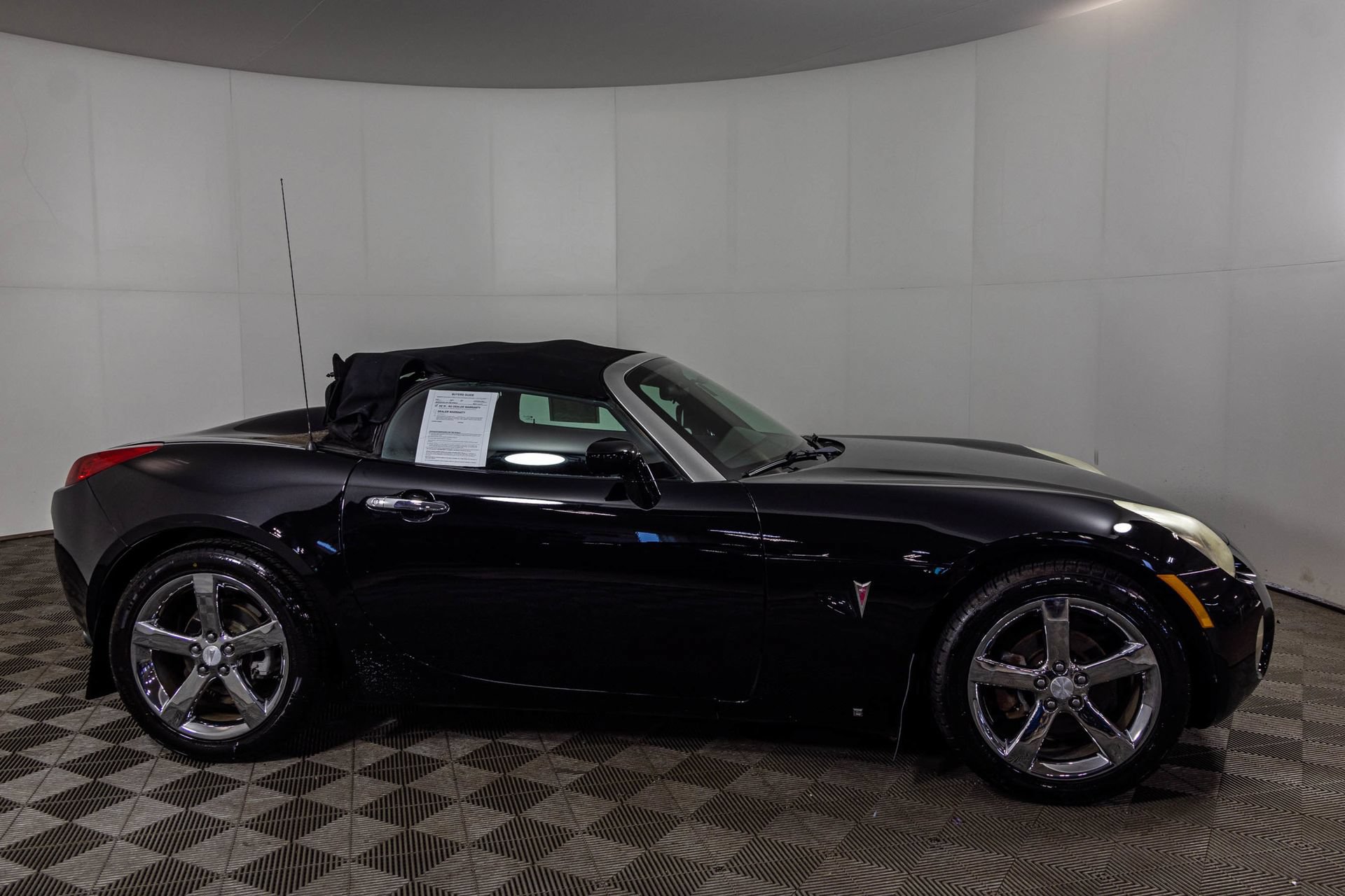 Used 2006 Pontiac Solstice Convertible w/ Premium Package RWD image 11