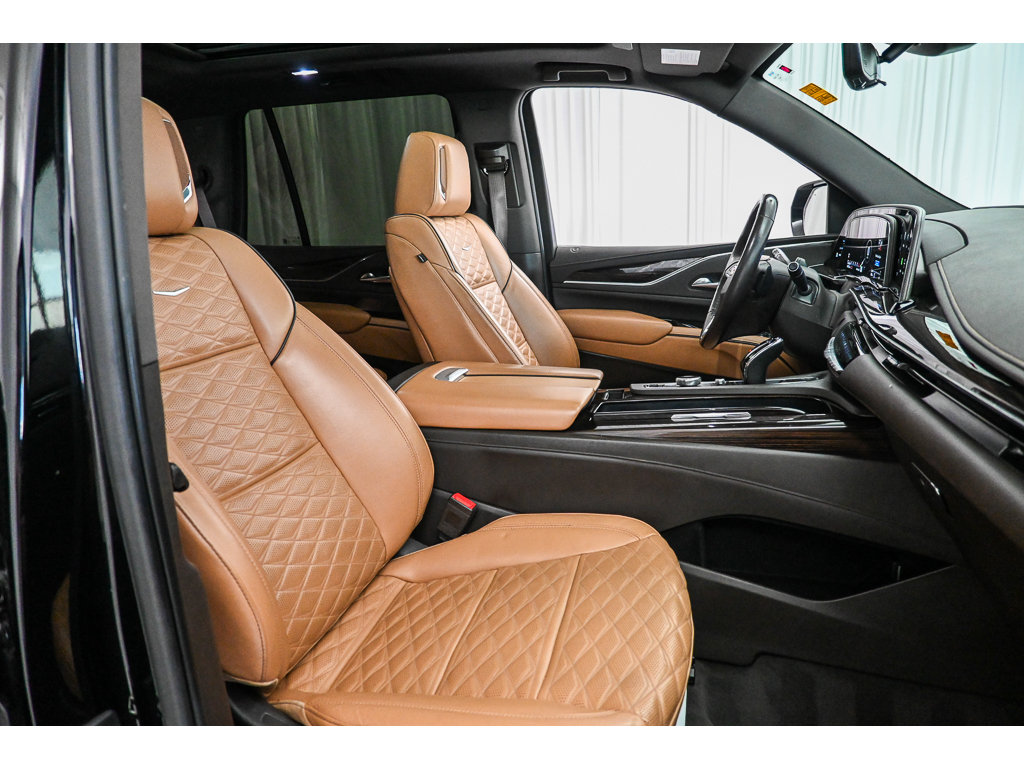 Used 2023 Cadillac Escalade Premium Luxury AWD/4WD image 15