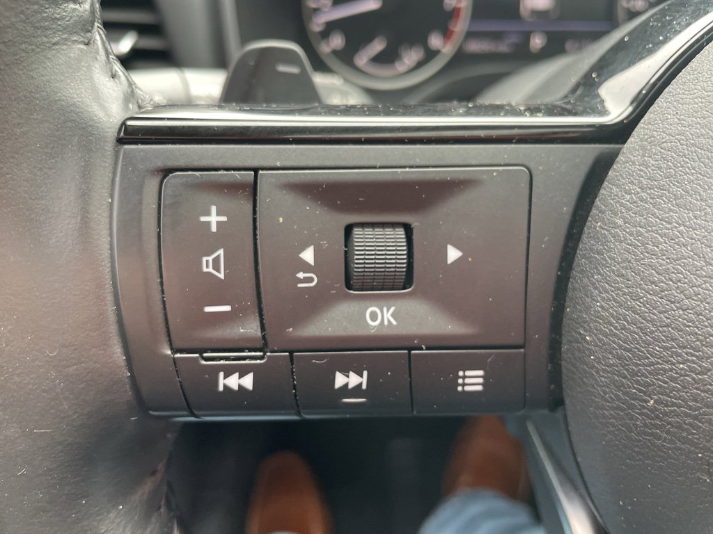 Used 2023 Nissan Rogue SV w/ SV Premium B Package image 14