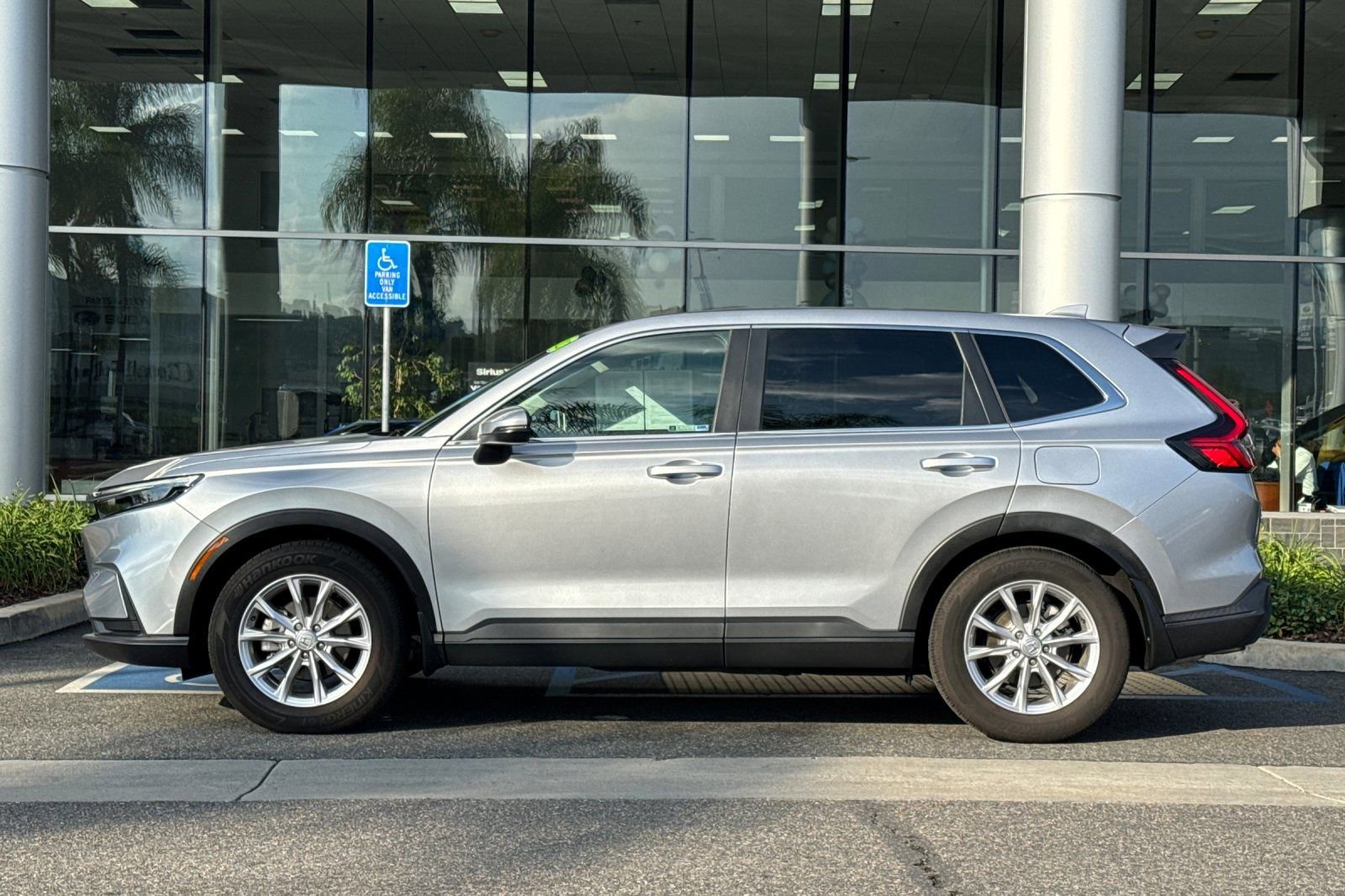 Used 2023 Honda CR-V EX image 7