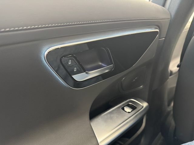 Used 2025 Mercedes-Benz C 300 Sedan image 37