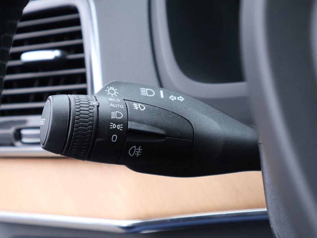 Used 2021 Volvo XC90 T6 Momentum w/ Advanced Package image 37