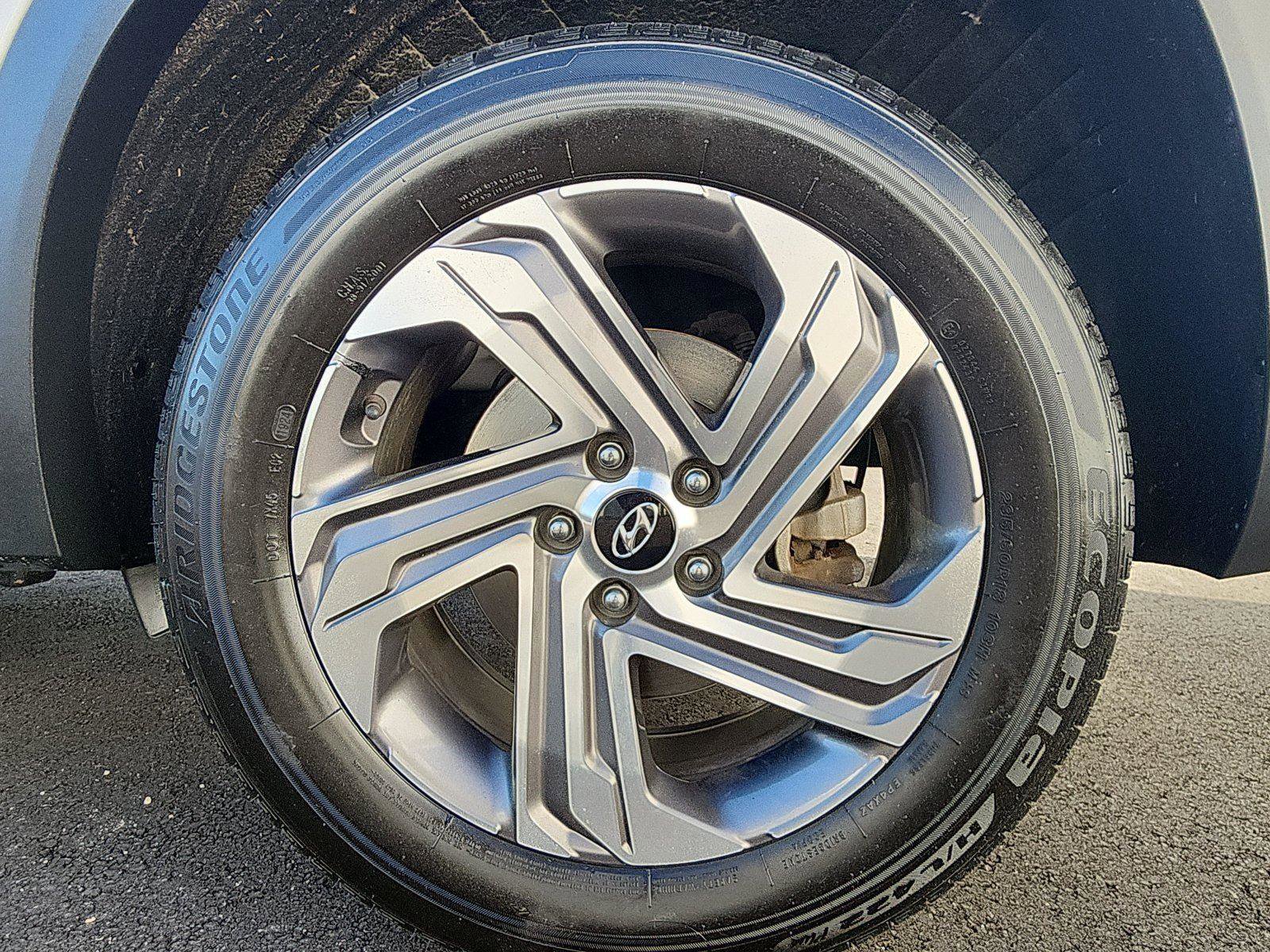 Used 2023 Hyundai Santa Fe SEL image 9