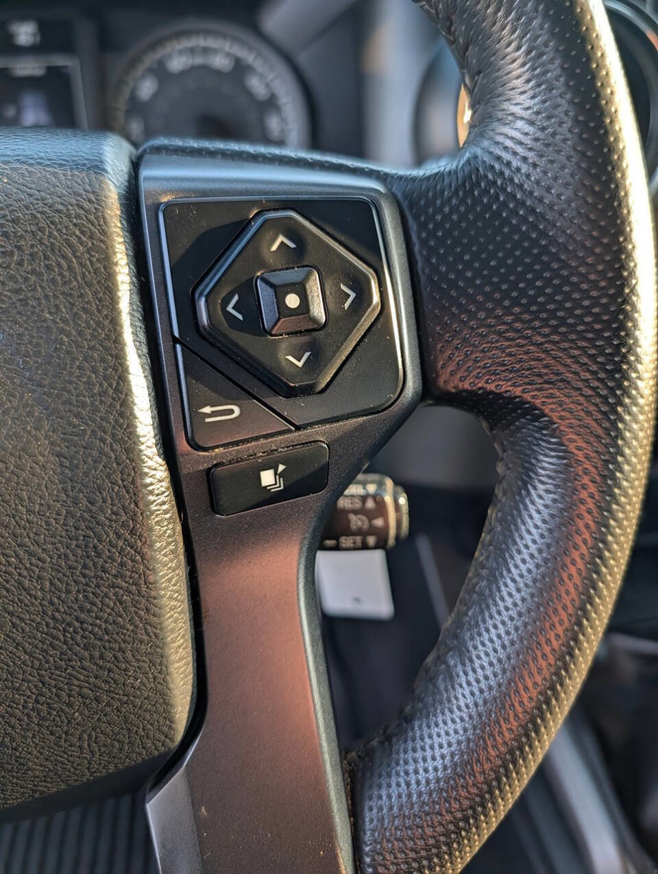 Used 2017 Toyota Tacoma TRD Sport w/ Tow Package image 19