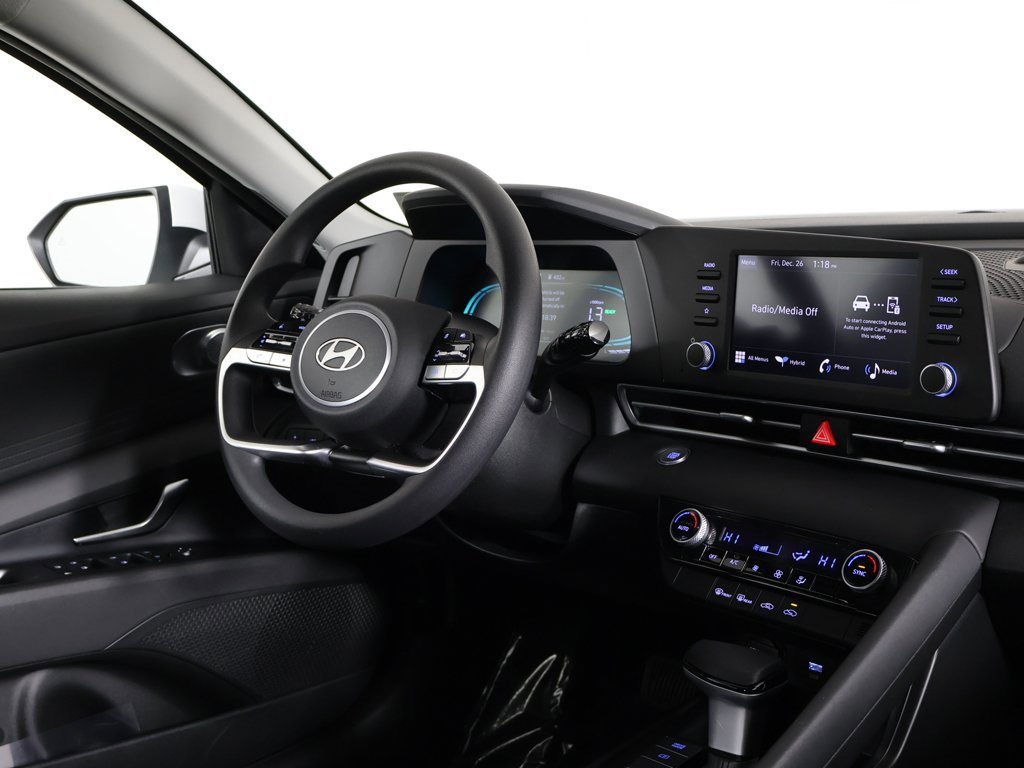 Used 2025 Hyundai Elantra Blue image 24