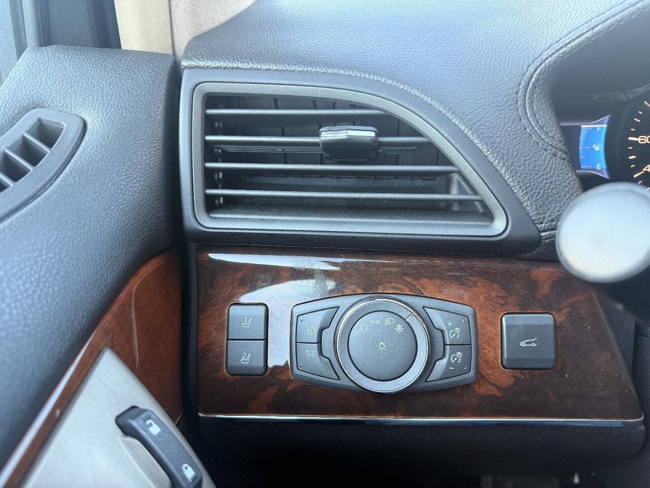 Used 2015 Lincoln MKX FWD w/ Equipment Group 102A image 15