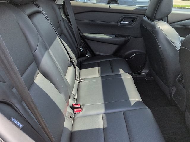 Used 2023 Nissan Rogue SV w/ SV Premium B Package FWD image 11