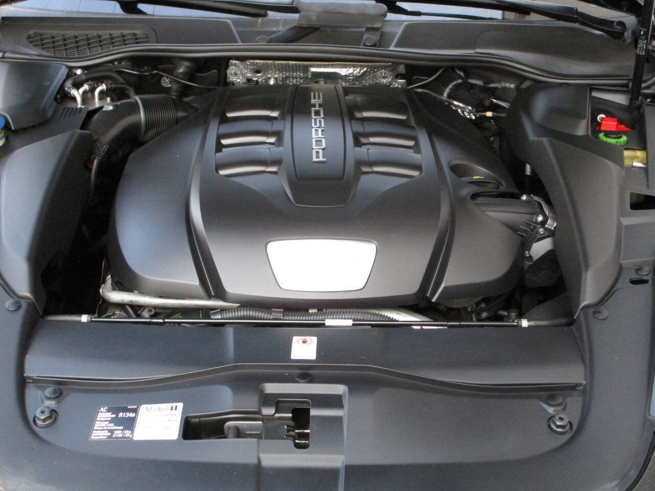 Used 2014 Porsche Cayenne Diesel Platinum Edition image 27