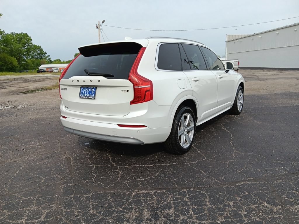 Used 2022 Volvo XC90 T5 Momentum AWD/4WD image 5