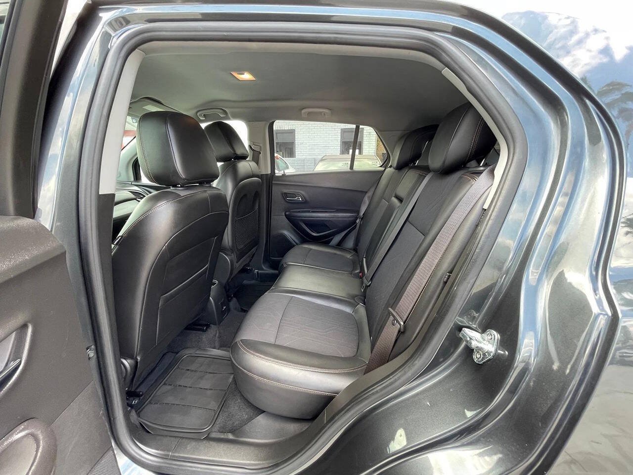 Used 2018 Chevrolet Trax LT w/ LT Convenience Package FWD image 15