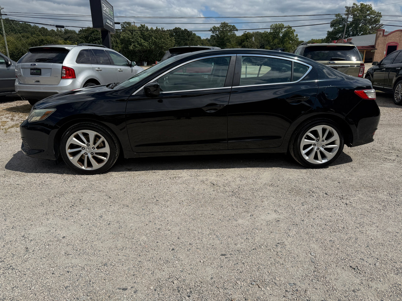 Used 2016 Acura ILX 8-Spd AT image 2