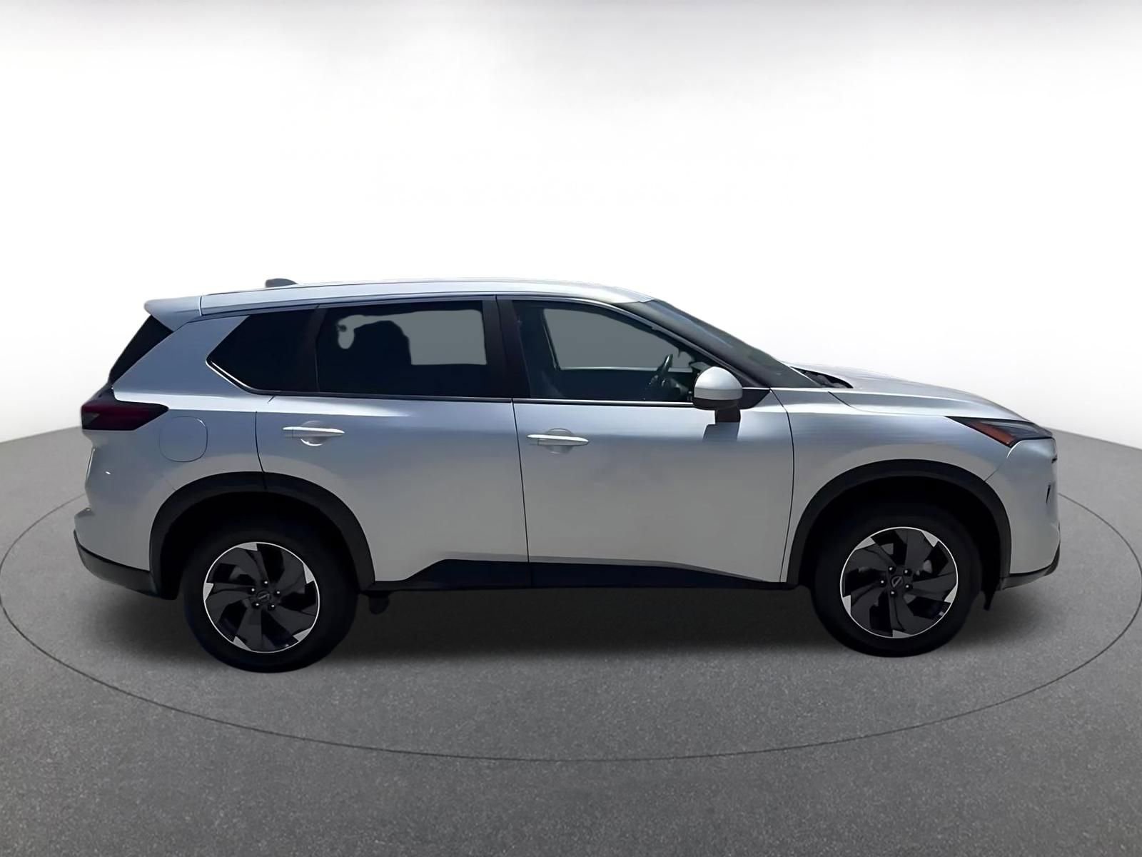 Used 2025 Nissan Rogue SV FWD image 16