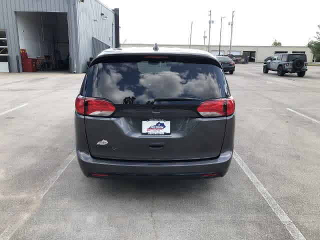 Certified 2020 Chrysler Pacifica Touring w/ S Appearance Package FWD image 5