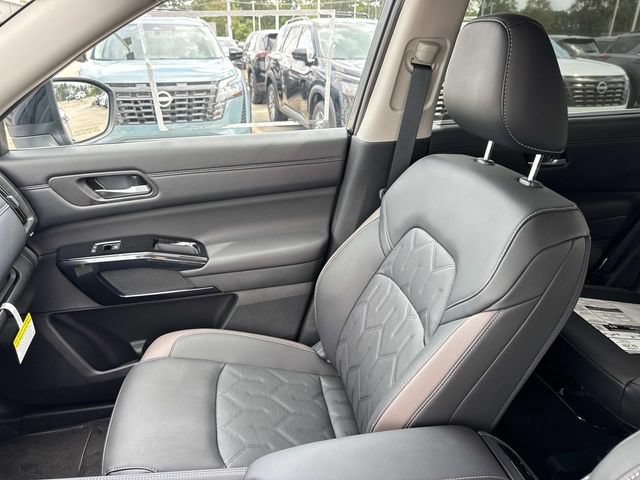New 2026 Nissan Pathfinder Platinum FWD image 19