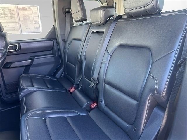 Used 2025 Ford Bronco Badlands image 13