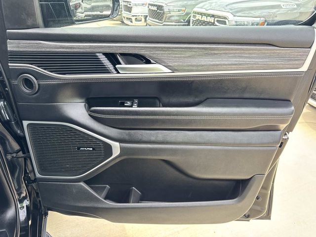 Used 2024 Jeep Wagoneer Series II w/ Flexible Seating Group RWD image 17