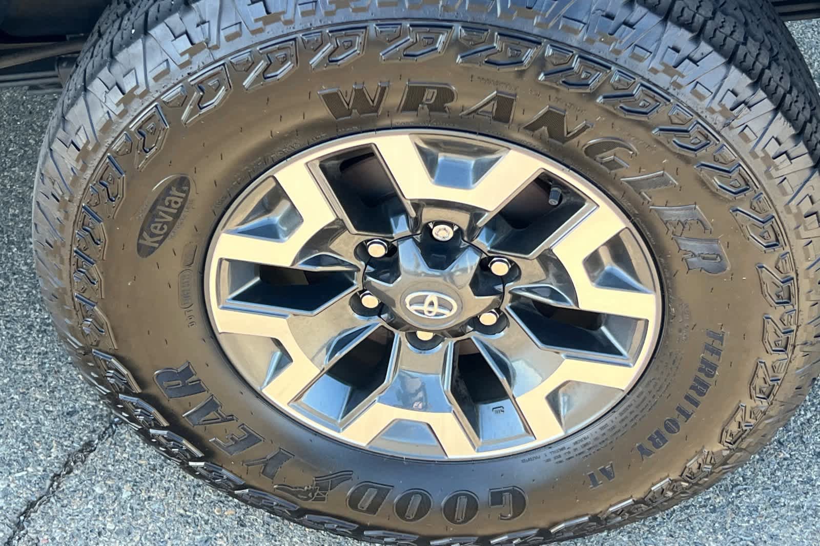 Used 2023 Toyota Tacoma TRD Off-Road w/ Advanced Technology Package AWD/4WD image 22