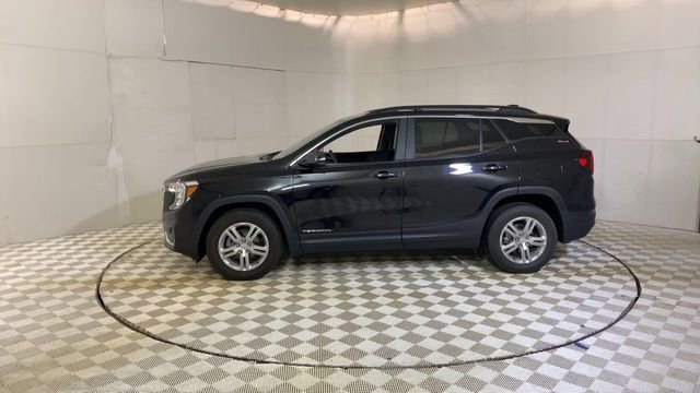 Used 2023 GMC Terrain SLE w/ Driver Convenience Package image 5