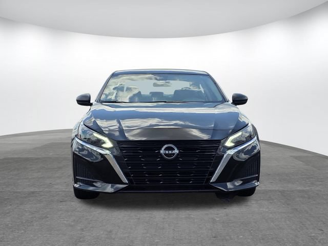 Used 2024 Nissan Altima 2.5 SV FWD image 2