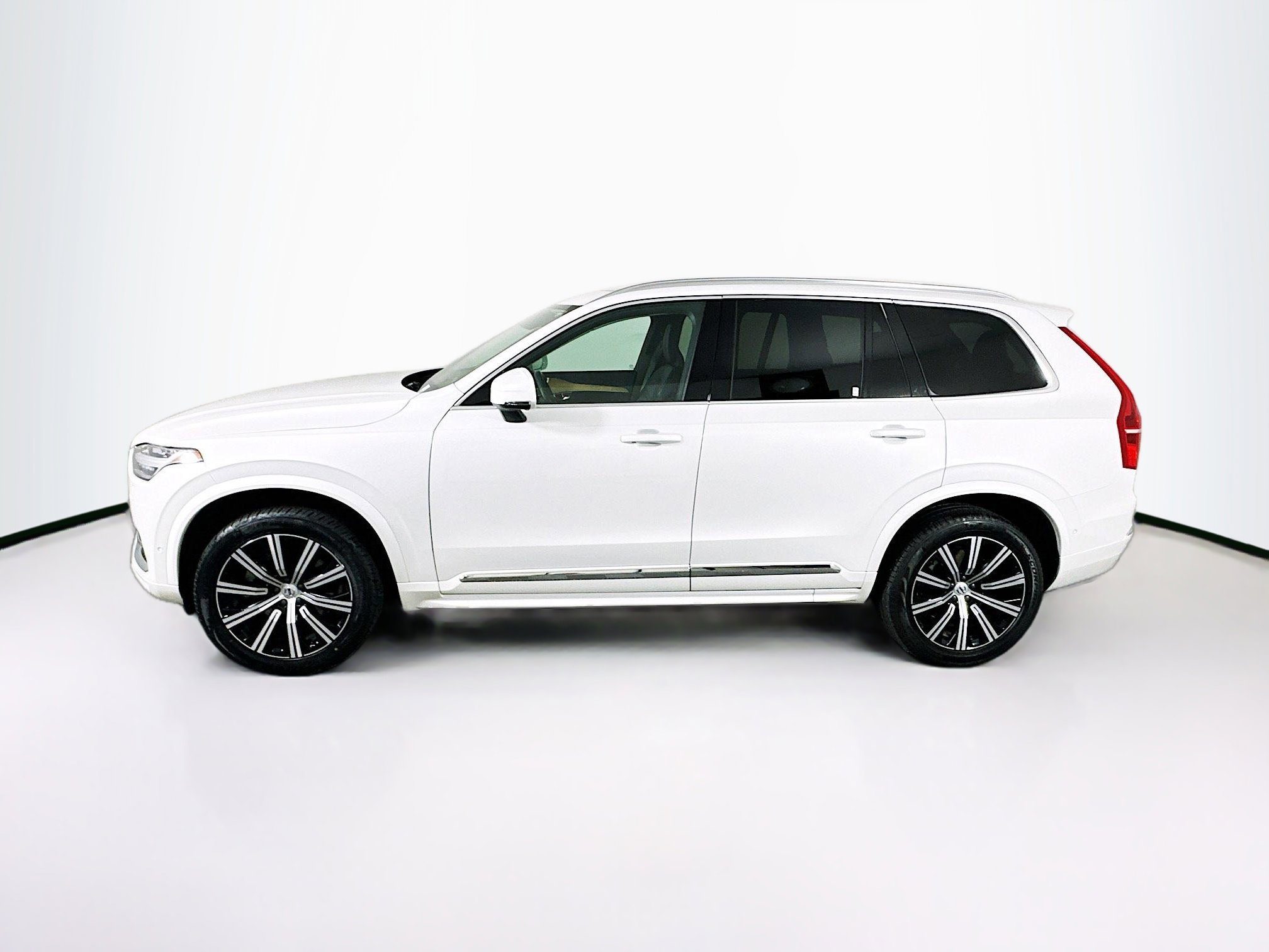 Used 2024 Volvo XC90 B5 Plus image 4
