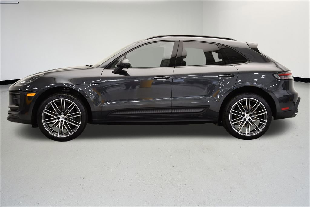 Used 2025 Porsche Macan image 2