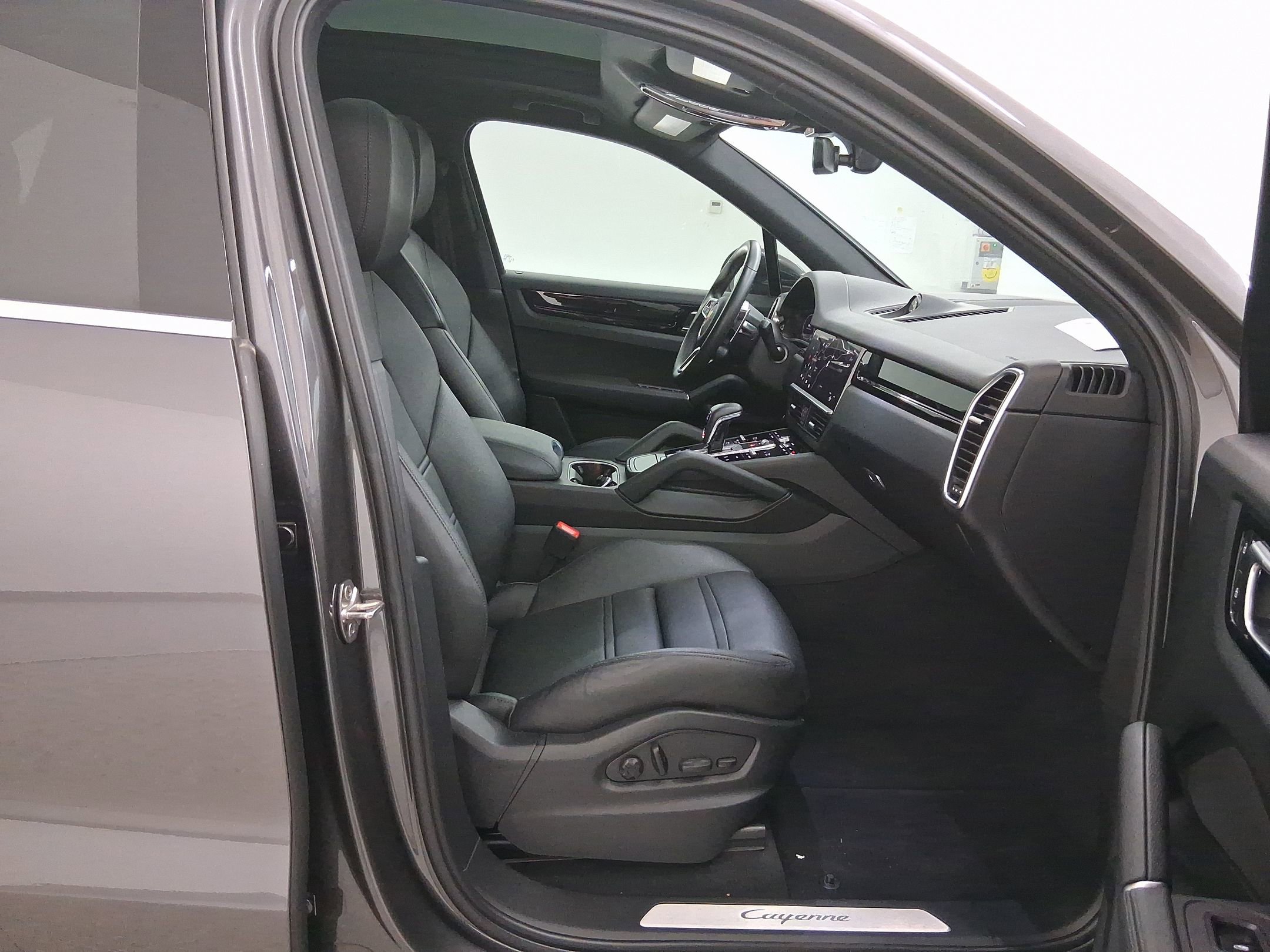 Used 2023 Porsche Cayenne E-Hybrid image 39