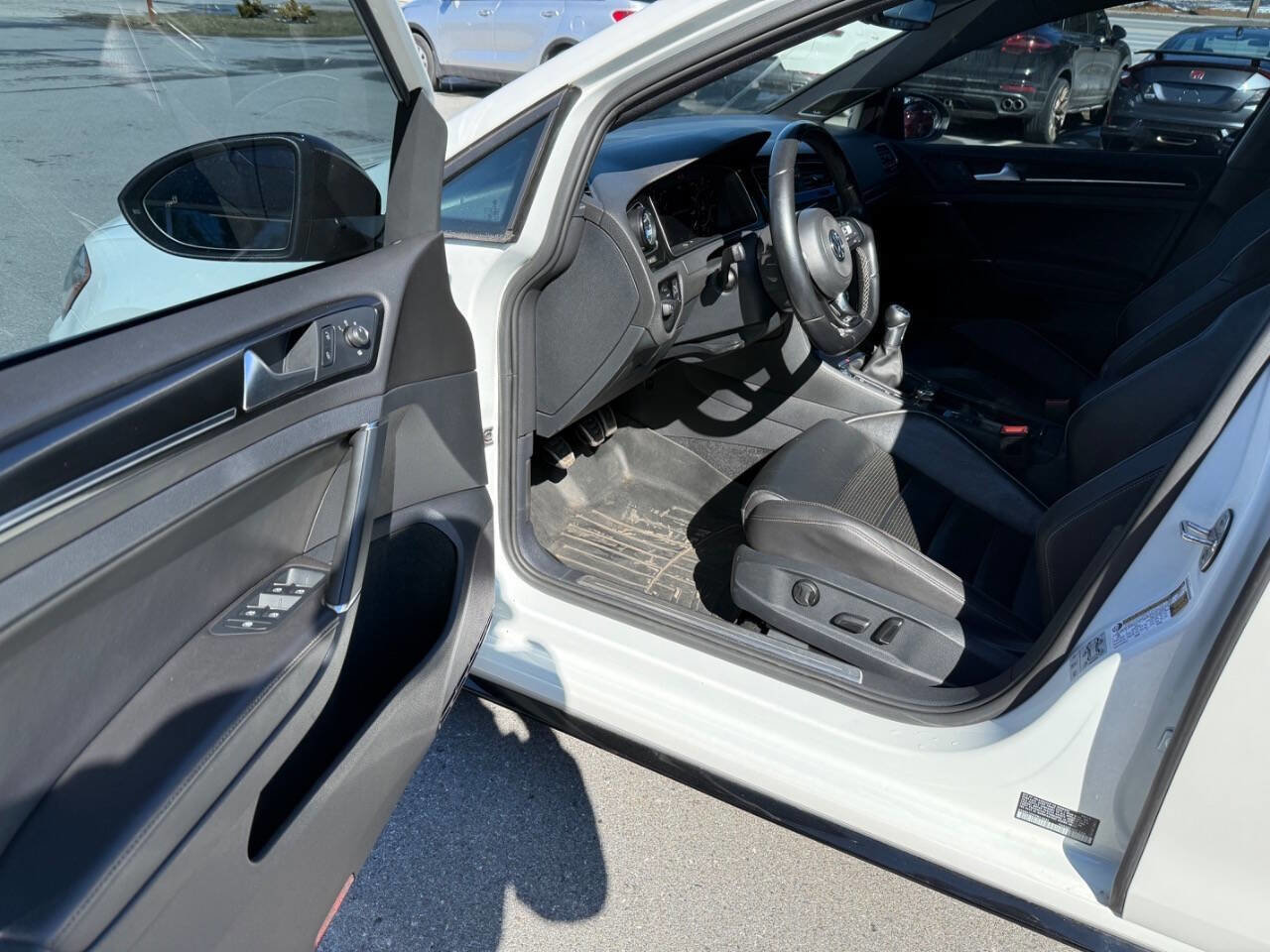 Used 2019 Volkswagen Golf R 4-Door image 15
