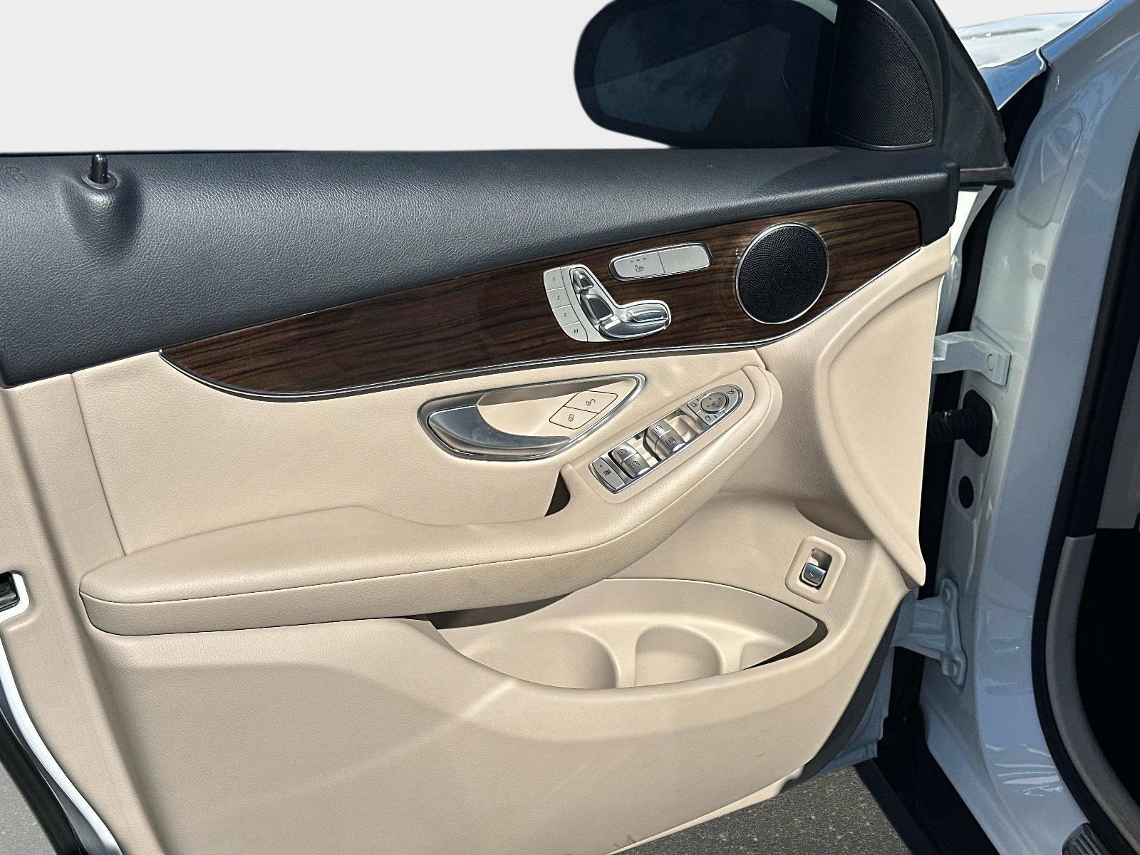 Used 2022 Mercedes-Benz GLC 300 image 16