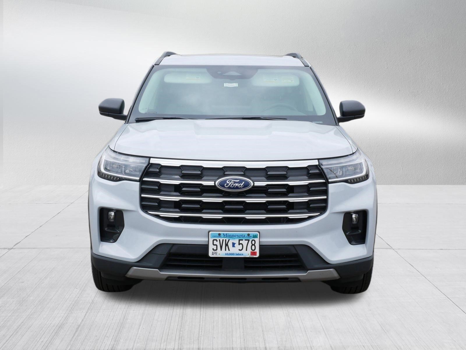 Used 2026 Ford Explorer Active w/ Active Comfort Package AWD/4WD image 2