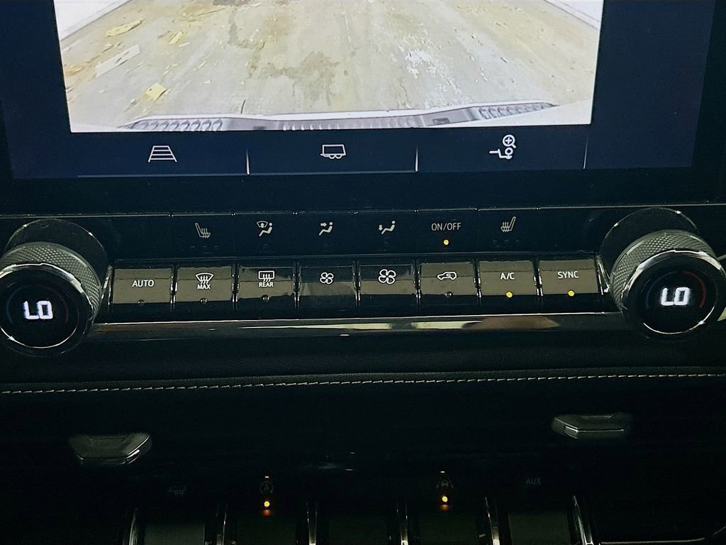 Used 2023 Chevrolet Colorado LT w/ LT Convenience Package II RWD image 13