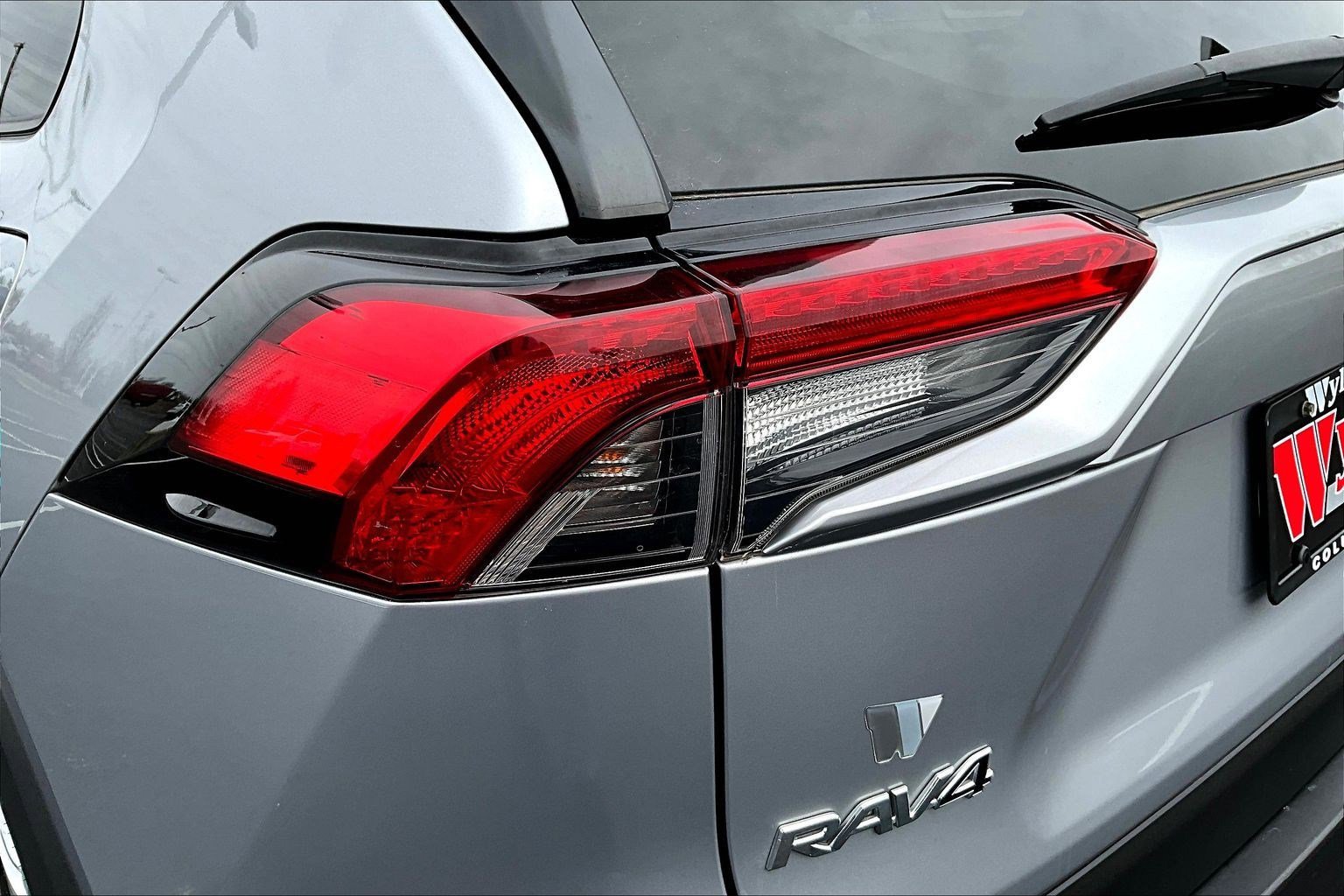 Used 2021 Toyota RAV4 LE AWD/4WD image 23