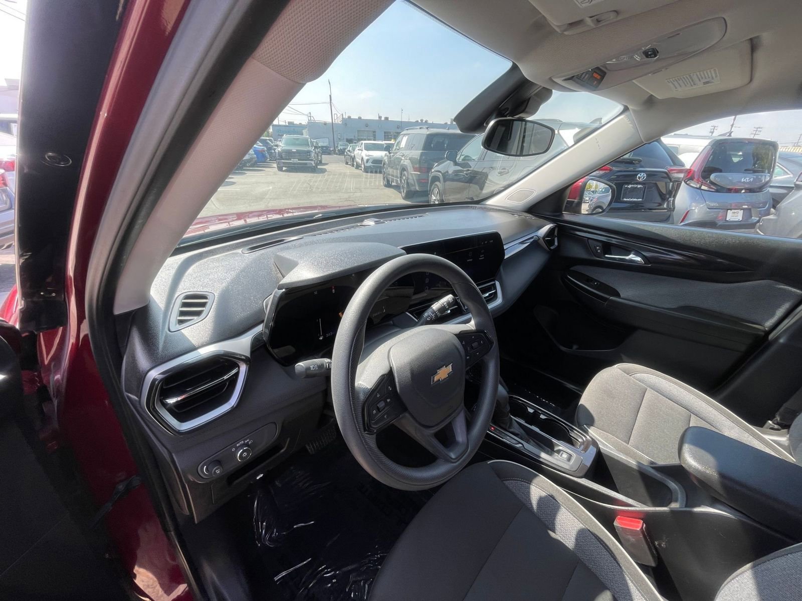 Used 2025 Chevrolet TrailBlazer LT FWD image 35